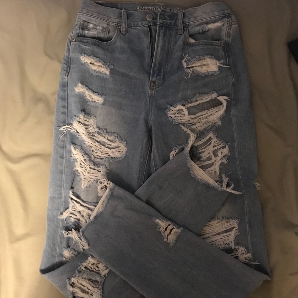 American Eagle ‘Mom Jeans’